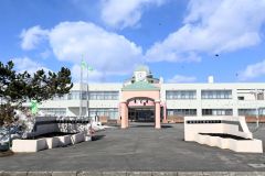 完成した豊頃小中学校の併設校舎