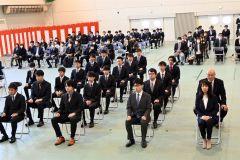 知識や技能を生かして「ものづくり」の現場での活躍を誓う修了生