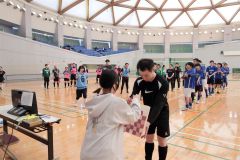 閉会式でチーム対抗戦優勝のダーナを表彰