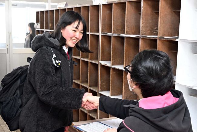 「１５の春」告げる吉報に笑顔　道内公立高で合格発表