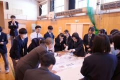 総合的な探求の時間で脱炭素などについて学んだ足寄高校の１年生ら