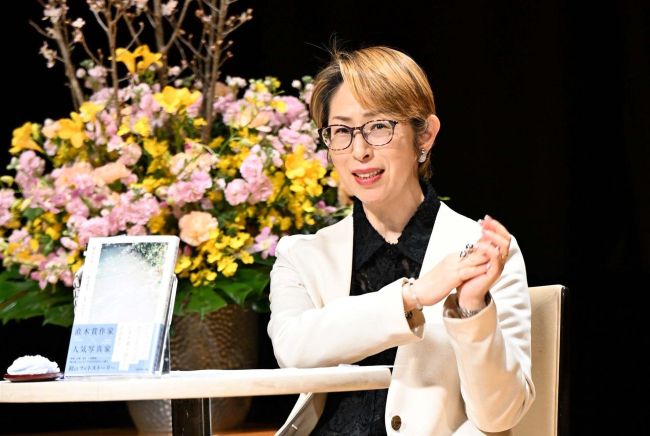 「最も不思議な出会いは父」　桜木紫乃さんが講演