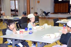 陸別 保育園児と小学1年生が交流 ゲーム楽しむ 4