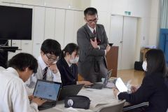 「Ｄｏはぐ」で避難所運営を体験する生徒