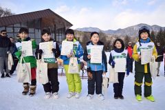小学３、４年男子の部。左が優勝の山中蒼仁