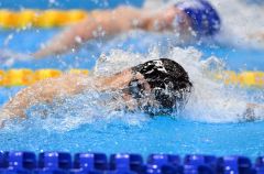 【男子１００メートル自由形・予選８組】４９秒１４のトップタイムで首位で準決勝進出を決めた坂田怜央（ＪＯＹＦＩＴ帯広、帯南町中出）＝金野和彦撮影