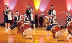 力強い演奏で会場を盛り上げたさらべつかしわ太鼓保存会（同会提供）