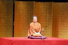 一蔵さんの帯広愛を交えながら演じる落語に会場は大きな笑いに包まれた