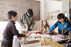 フェルトの小物販売などさまざまな出店で盛り上がったぽかぽかマルシェの最終回