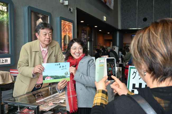 「おしゃべりな写真館」上映終了　４週間で４８９３人来場
