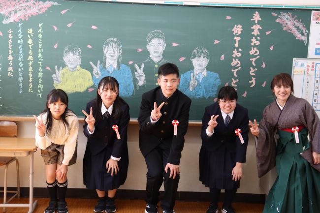 ３１日閉校の幕別古舞小卒業式　３人が門出「忘れない」