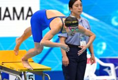 【女子１５００メートル自由形・決勝】スターを切る蝦名愛梨（金野和彦撮影）