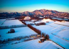 ドローンで撮影した日高山脈＝谷水亨さん提供