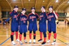北海道選抜の勝利への貢献を誓う十勝の選手。（右から）小西史乃、水野陽、上村幸佳、及川禾陽寧、印銀琴羽