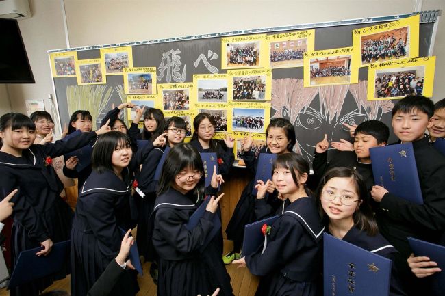 ６年間ありがとう　小学校卒業式～写真・動画特集