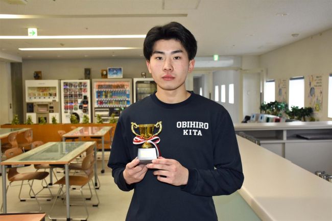 渡邊来翔（帯北高）男子制す、室内単テニス選手権大会