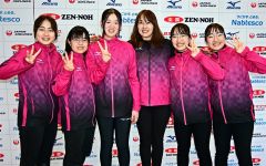 初出場の日本ジュニア選手権で３位と健闘した帯広協会。左から中村碧音、佐藤七希、中川萌華、川平操子コーチ、市山ひまり、市山ひおり