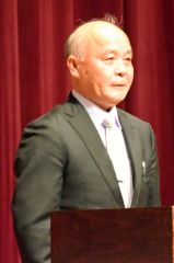 謝辞を述べる福田さん