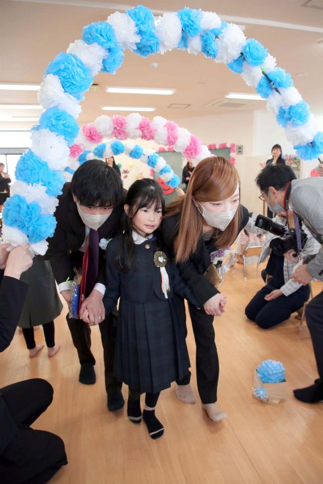 管内の幼稚園、保育園卒園式シーズン 市内の「ぷちとまとほいくえん」では初の卒園生