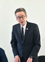 あいさつする喜井町長