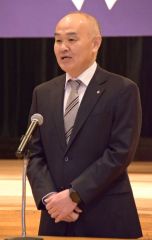 祝辞を述べる本田町長