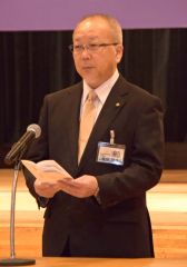 式辞を述べる有田教育長
