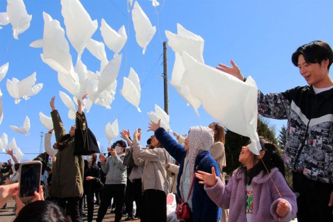 ハトの風船１００個飛ばし「ありがとう」　鹿追・上幌内保育所が閉所