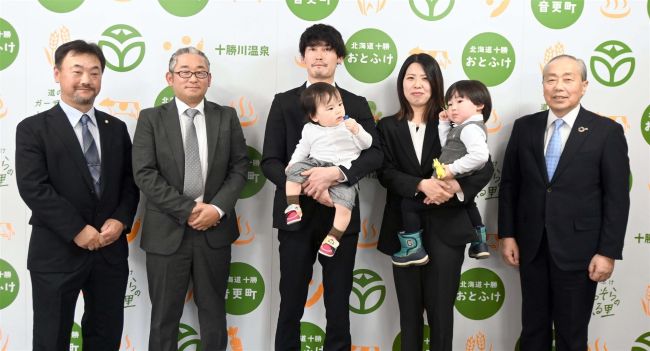 農業現場で奮闘誓う 大澤さん新規就農、冨田さん夫妻が研修開始~まちマイ音更編