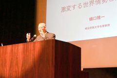 講演する樋口氏