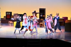 観客を魅了した劇団パズルの公演(3月30日。金野和彦撮影)
