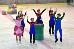 スーパーマリオをテーマに滑走する帯広ＦＳＣ