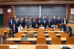 閉講式に出席した受講生ら