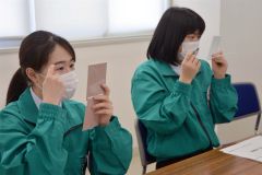 好印象の社会人メークを学んだ新入社員