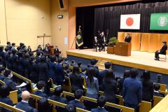 ３５０人あまりの新入生が一堂に会した入学式