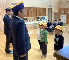 交通事故に気を付けて　新入園児に黄色い帽子寄贈　本別ライオンズクラブ 2