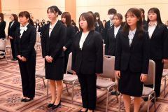 決意を示す新入生