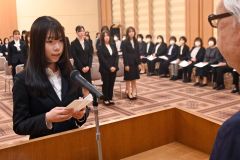 看護の道へ一歩　市医師会専門学校で入学式