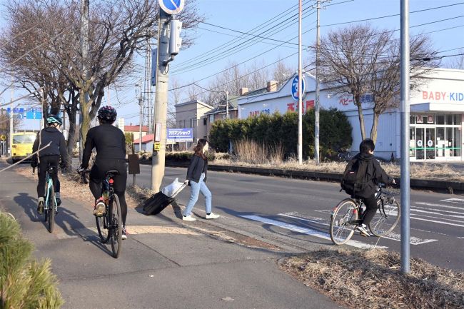 自転車ヘルメット、定着ほど遠く　事故時着用率わずか１３％　努力義務化１年