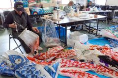 清流こいのぼり修復作業　大樹 3