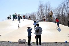 エコロジーパークオープン（６日、金野彦撮影）
