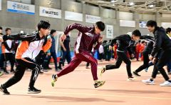 走りのレベルアップへ４５０人ヒント学ぶ　クレーマー陸上スクール　５年ぶり開催