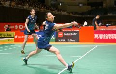 パリ五輪選考レース最後の大会に挑む（手前から）永原和可那と松本麻佑のペア（昨年１１月の熊本マスターズで）