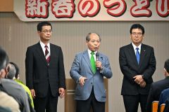 「ノーサイドの精神で」　宗男氏の集いで村瀬、田中が握手 2