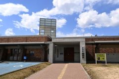 ２３年度は７万５２９４人が訪れた音更町図書館本館
