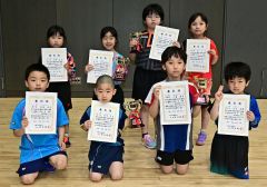バンビの男女入賞選手。前列左から２人目が男子優勝の長嶋空音。後列左から２人目は女子優勝の小野結莉菜