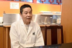 祖国の地震被害を心配する湯さん