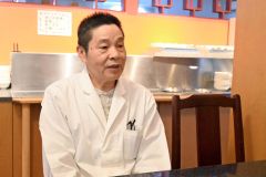 祖国の地震被害を心配する湯さん