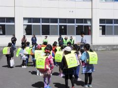 新入学児童の下校見守り１０年　浦幌ノルディックウォーキング愛好会 2