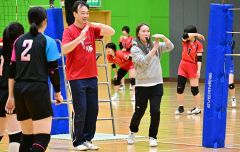 ハンドシグナルなど実践で学ぶ　６人制バレーボール審判講習会　帯広協会