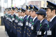 整列する署員ら（１７日８時５５分ごろ、とかち広域消防局）